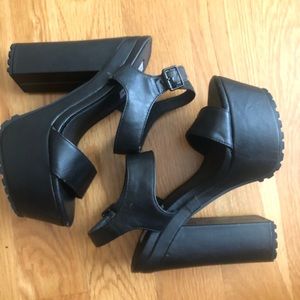 Steve Madden black chunky heels